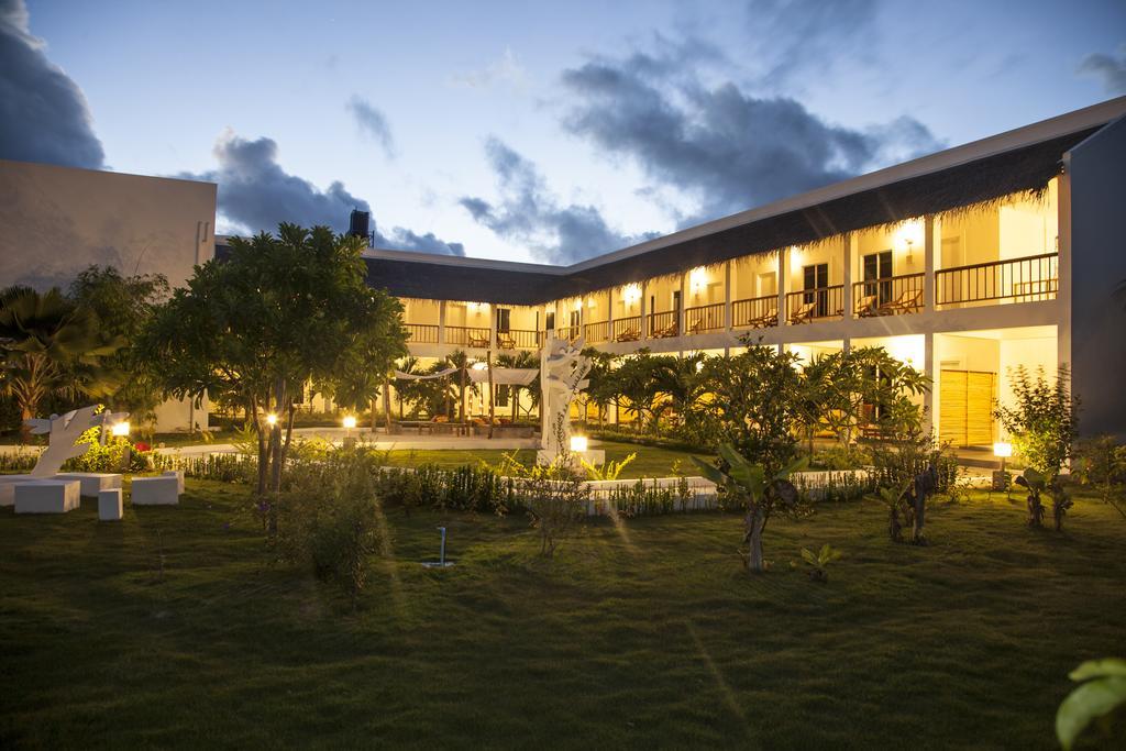 Amra Palace Gan (Laamu Atoll) Exterior foto